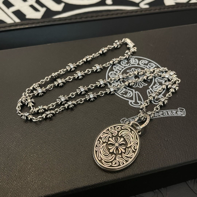 Ch*0me He**ts necklaces